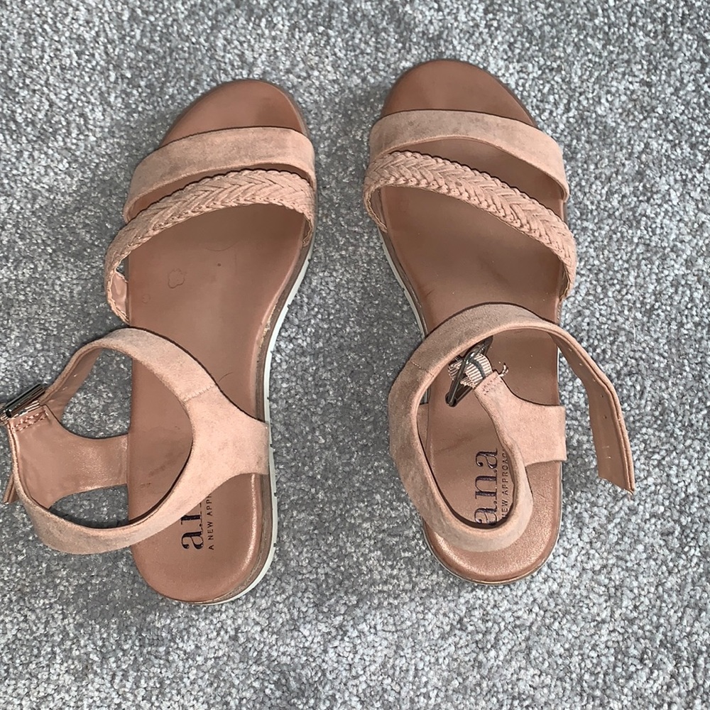 Women’s sandals size 7